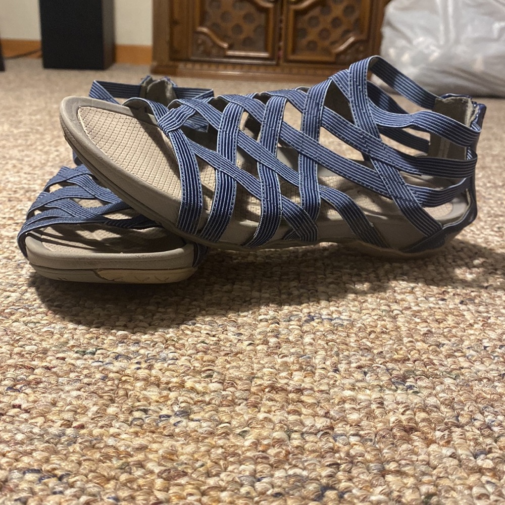 Baretrap sandals size 7 1/2